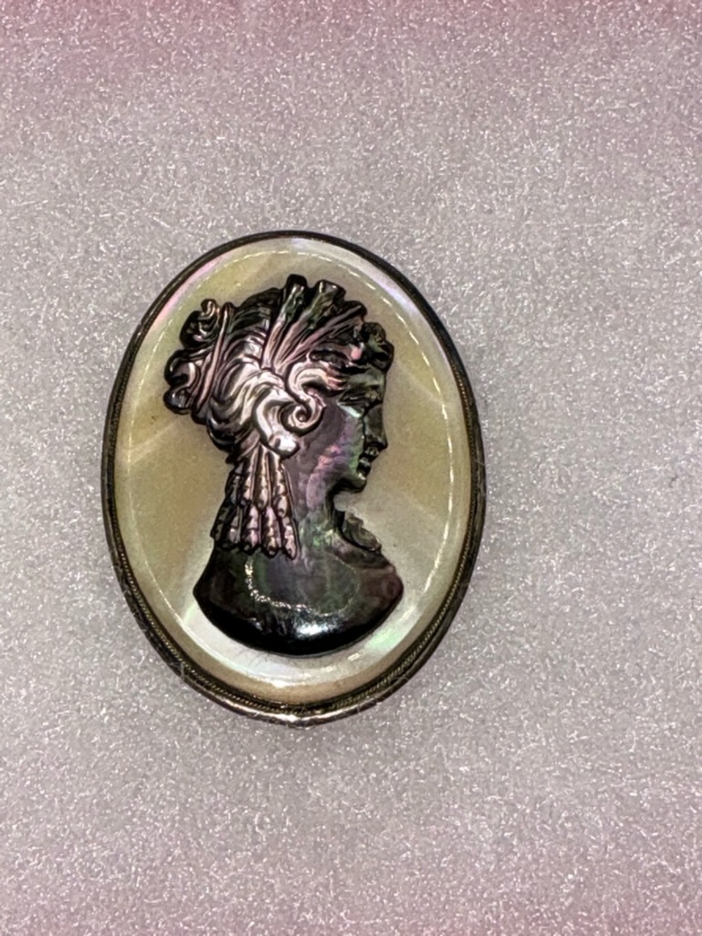 Vintage Mother of Pearl Cameo Pendant Necklace - Picture 5 of 8